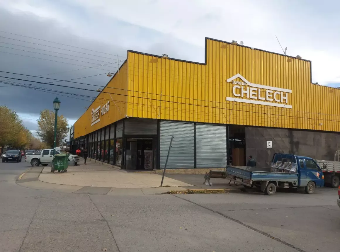 Centro Comercial CHELECH — Puerto Natales — imagen 1